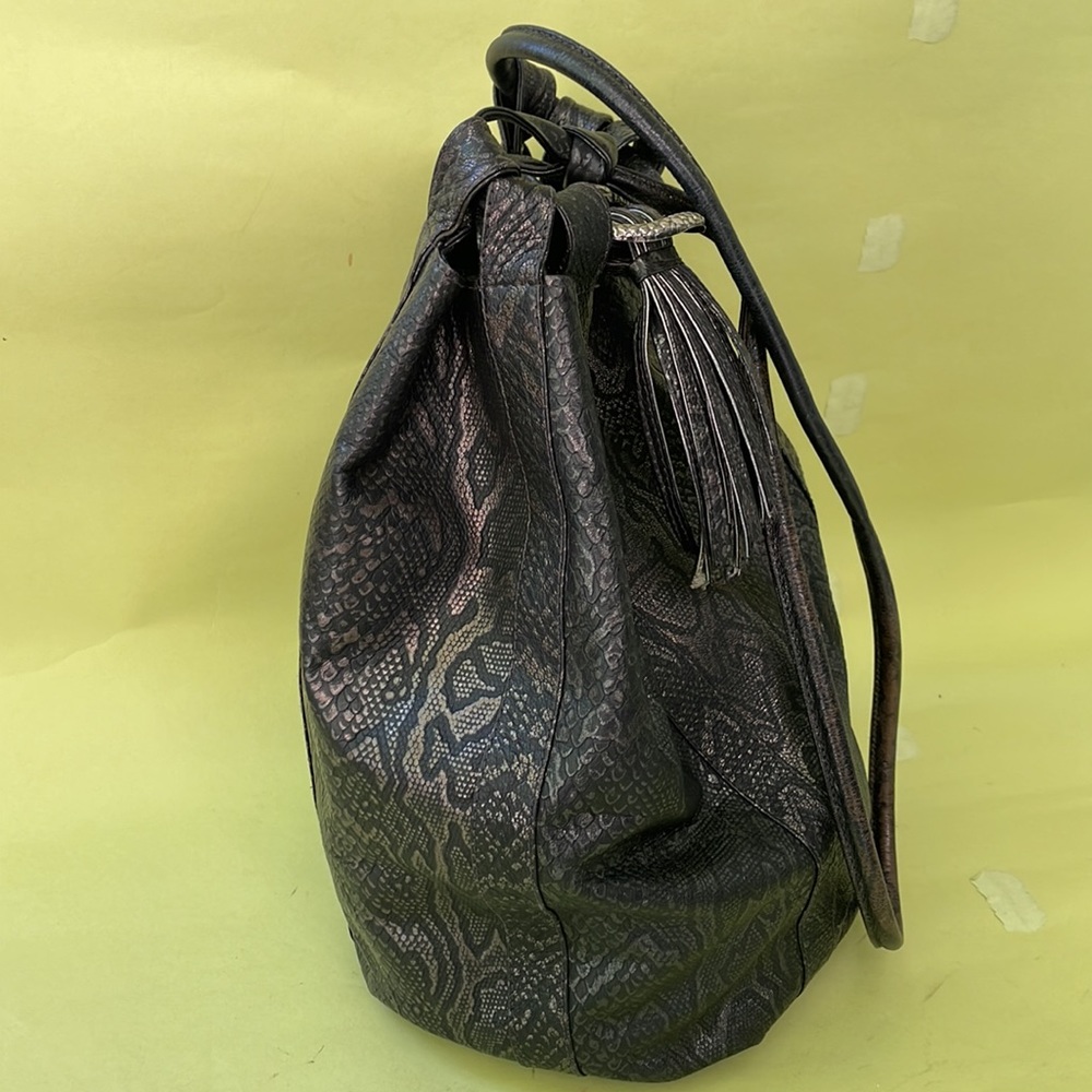 Vintage black metallic Jacobson leather bucket bag - Picture 6 of 16